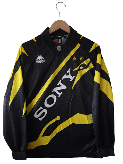 Juventus 1996/97 Third Shirt L/S (L)