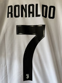 Juventus 2018/19 Home Shirt - Ronaldo #7 (M)