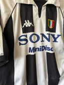 Juventus 1997/98 Centenary Home Shirt Inzaghi #9 Kappa | Close up front